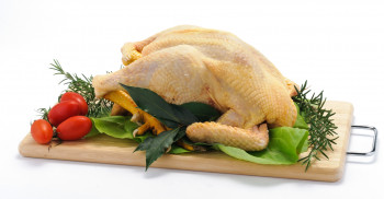 Chapon fermier prêt à cuire